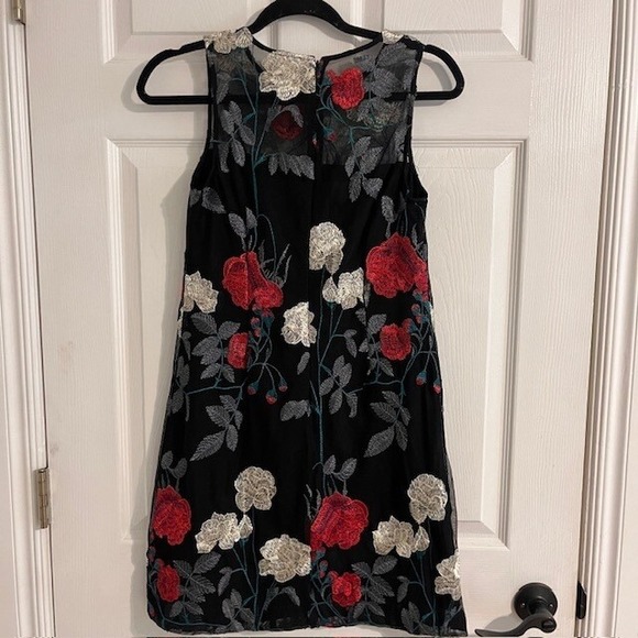 Vince Camuto Size 4 Floral Embroidered Dress Sleeveless‎ Cocktail Dress Sheath - Picture 5 of 8